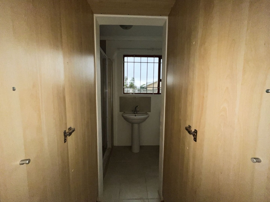 5 Bedroom Property for Sale in Vanes Estate Eastern Cape
